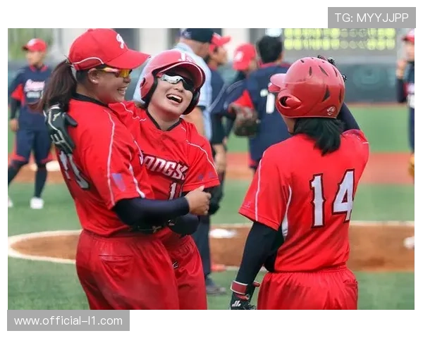 辽宁队决赛中精彩三垒安打回应江苏队本垒打